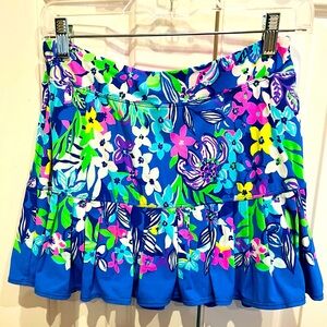 Lilly Pulitzer tennis skirt. Size S. Bright flower pattern